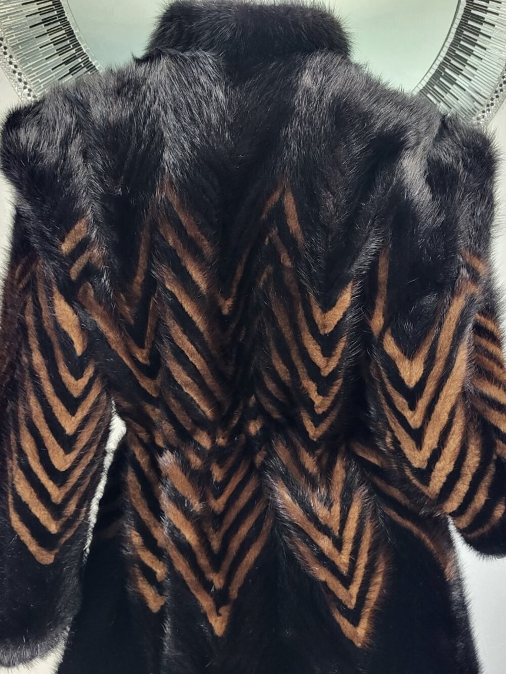 STUNNING VINTAGE~M/L~BLACK BROWN RANCH CHEVRON STYLE GENUINE REAL MINK FUR COAT